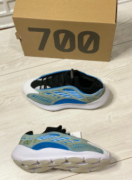 Adidas Yeezy boost 700 живое фото 4