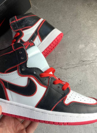 Кроссовки Nike Air Jordan 1 High Bloodline живое фото 2