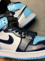 Кроссовки Nike Air Jordan 1 High UNC Patent живое фото 3